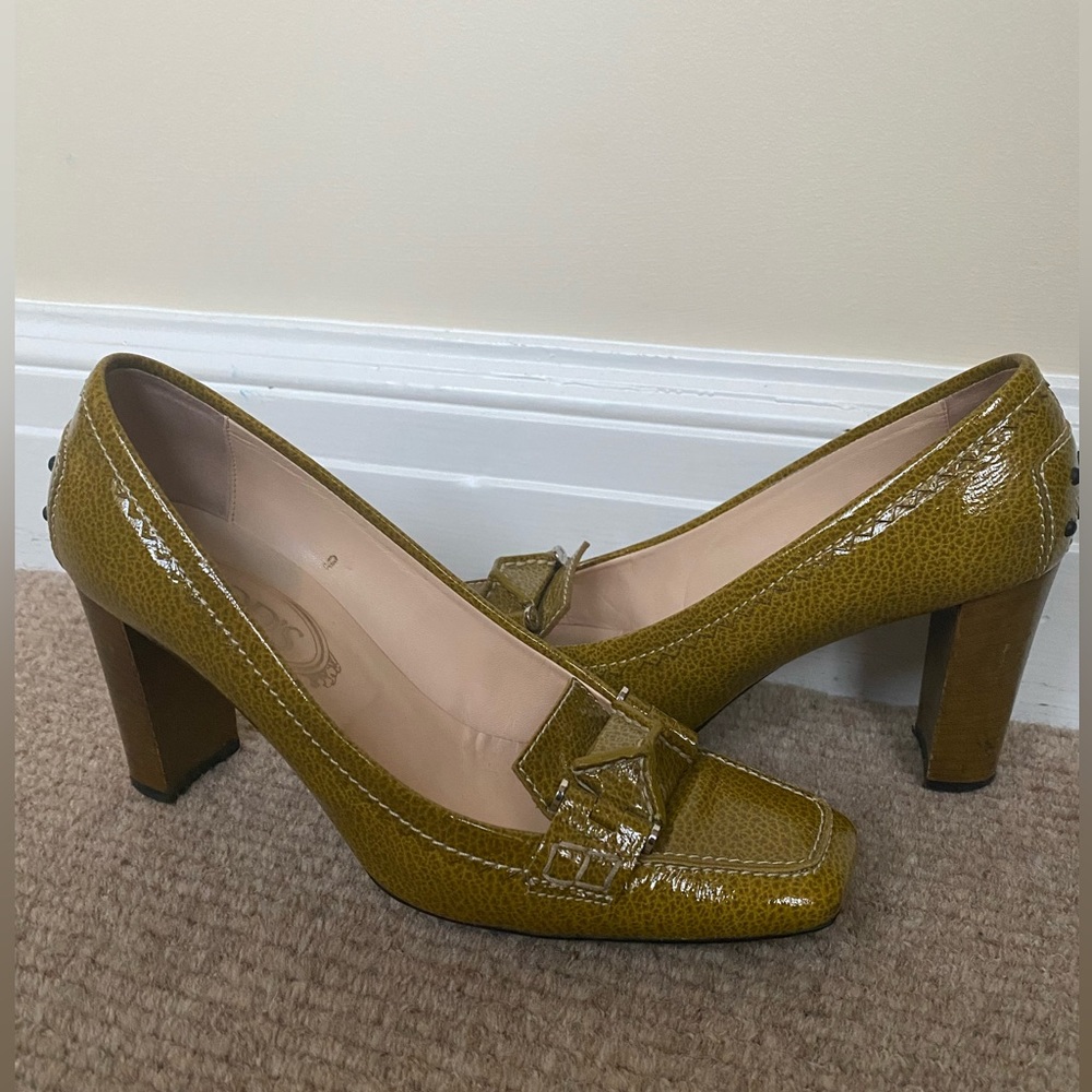 Tods green leather pumps